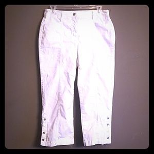 Gently used size 6 JM Collection Capris pants